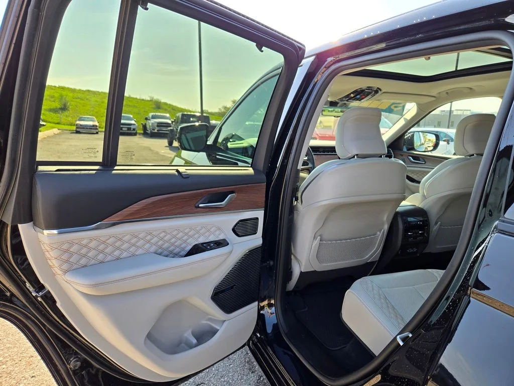 Certified Used 2022 Black Jeep Summit 4xe image 29