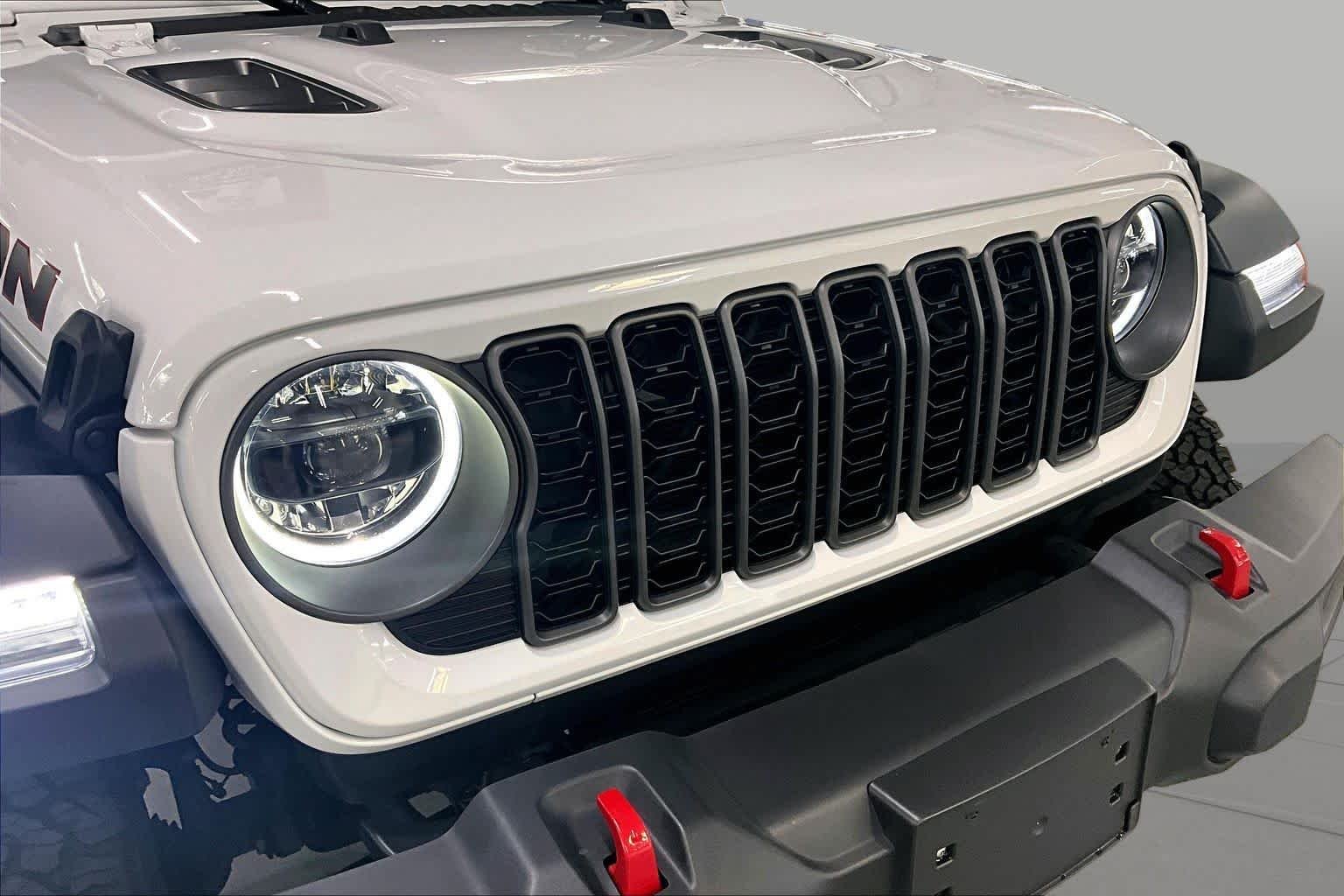 Used 2026 Bright White Clearcoat Jeep Rubicon image 29