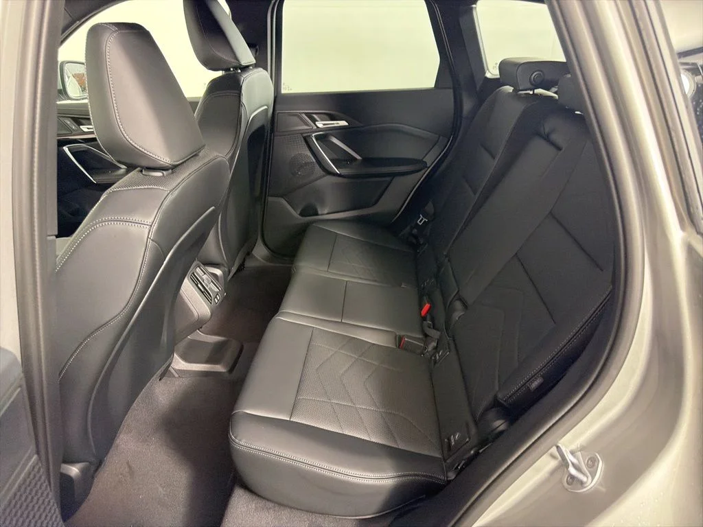 Used 2026 Space Silver Metallic BMW xDrive28i image 12