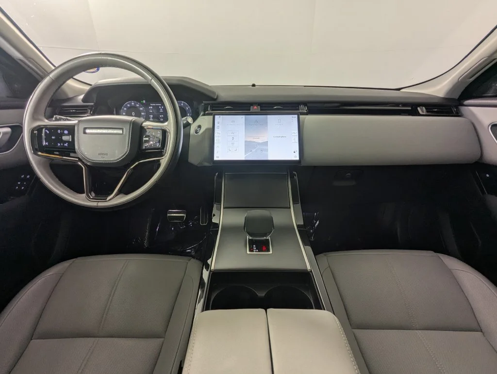 Used 2025 Black Land Rover Dynamic SE image 5