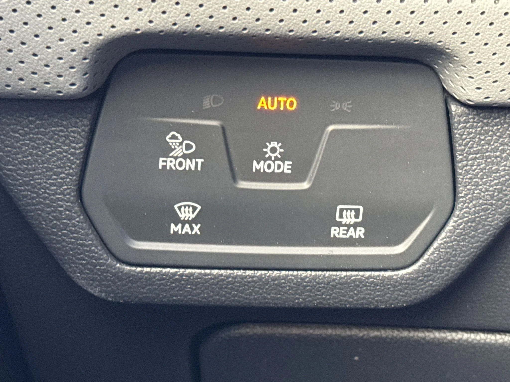 New 2026 Opal White Pearl Volkswagen 2.0T Peak Edition image 23