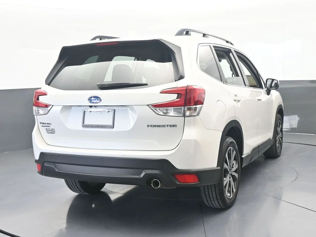 Used 2022 Crystal White Pearl Subaru Limited image 5