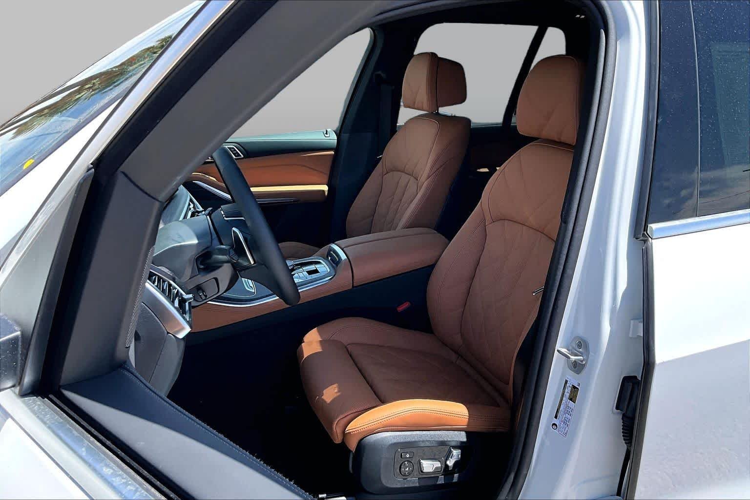 New 2026 Alpine White BMW sDrive40i image 9
