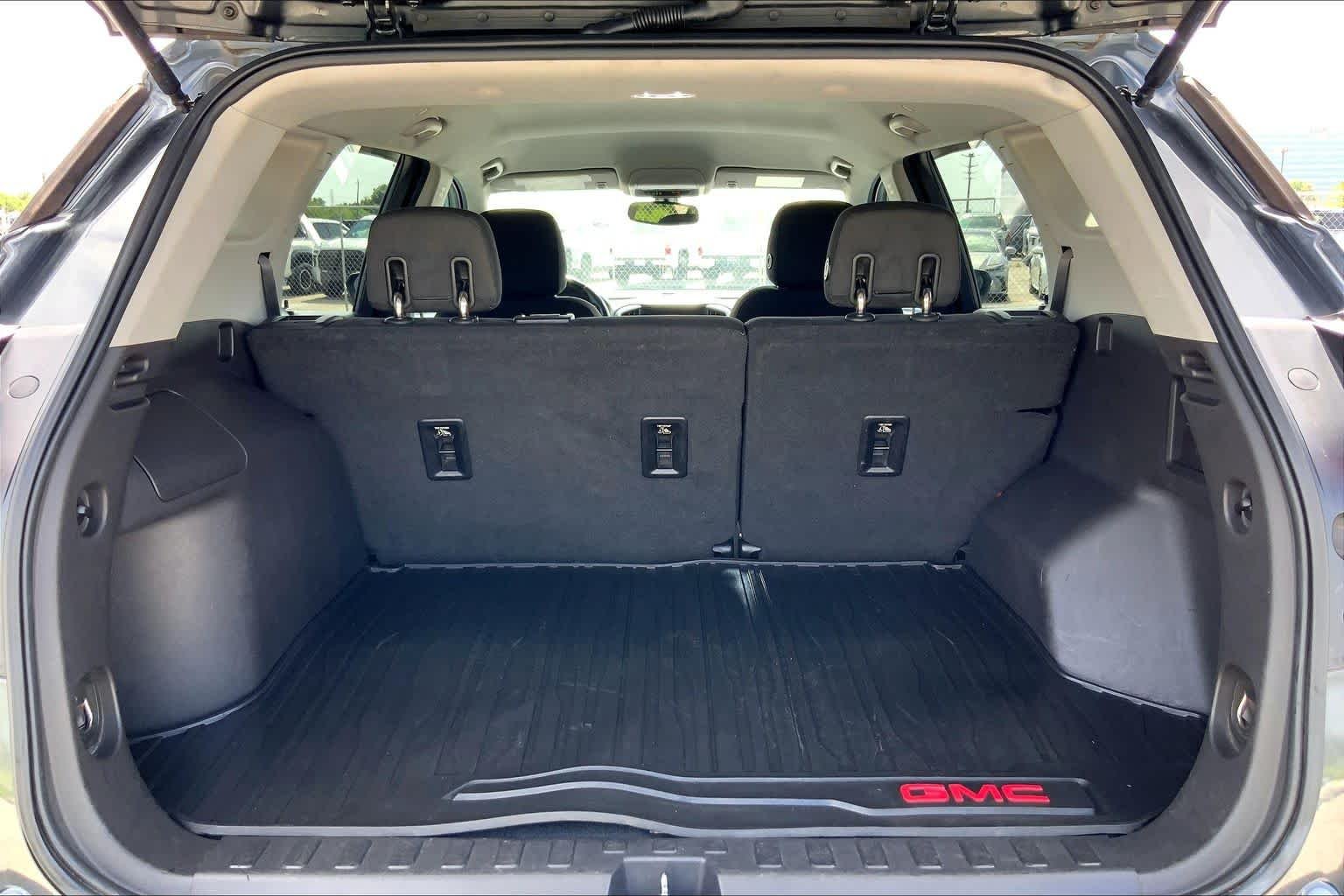 Used 2018 Graphite Gray Metallic GMC SLE image 34