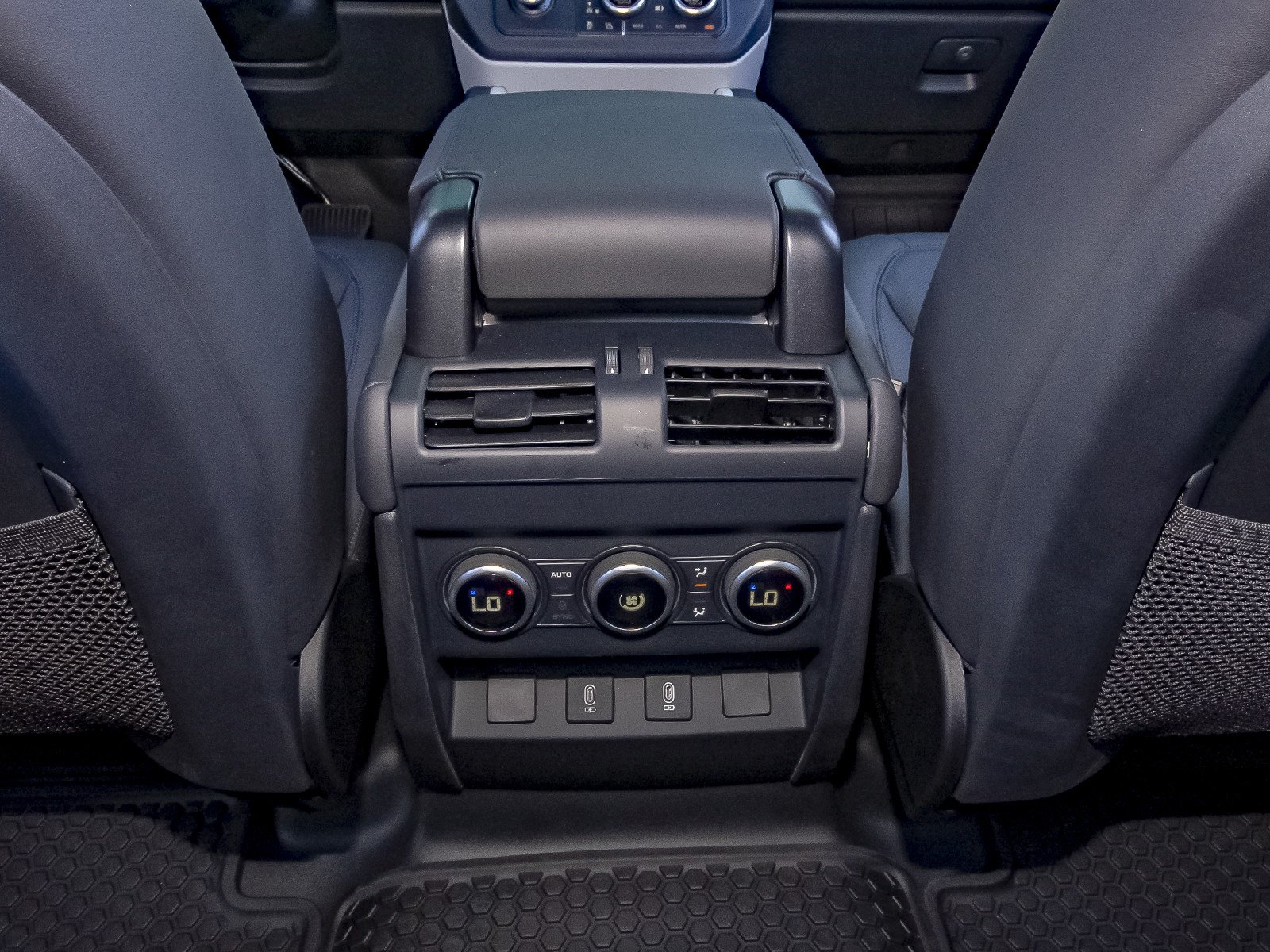 New 2026 Carpathian Grey Land Rover X-Dynamic SE image 36