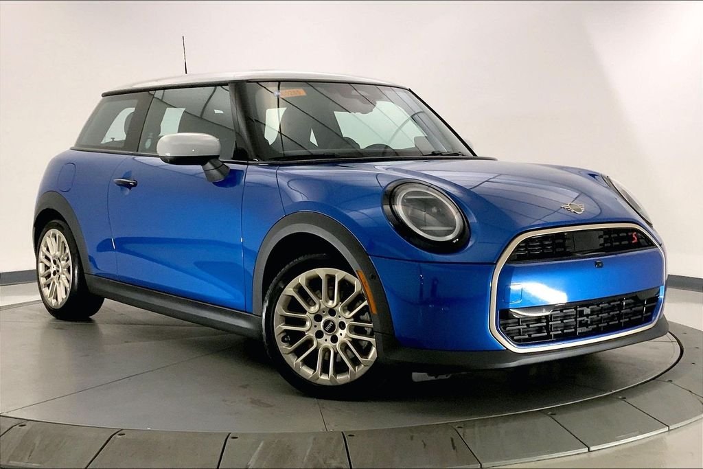 2025 MINI Hardtop Cooper S Signature's photo