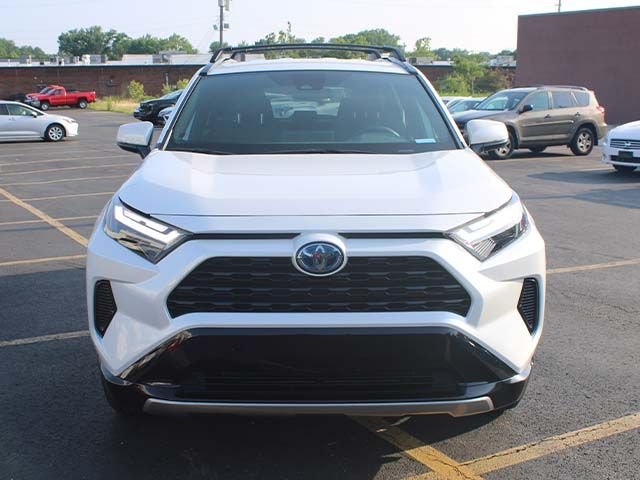 Used 2024 Pearl Toyota SE image 3