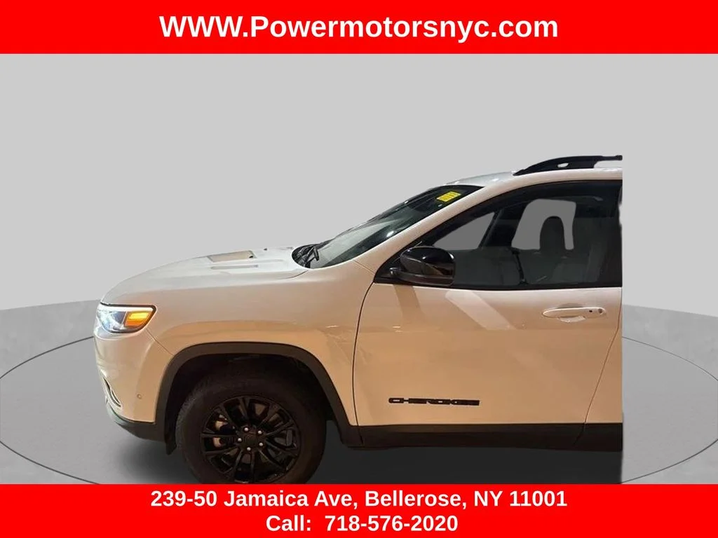Used 2023 White Jeep Altitude image 9