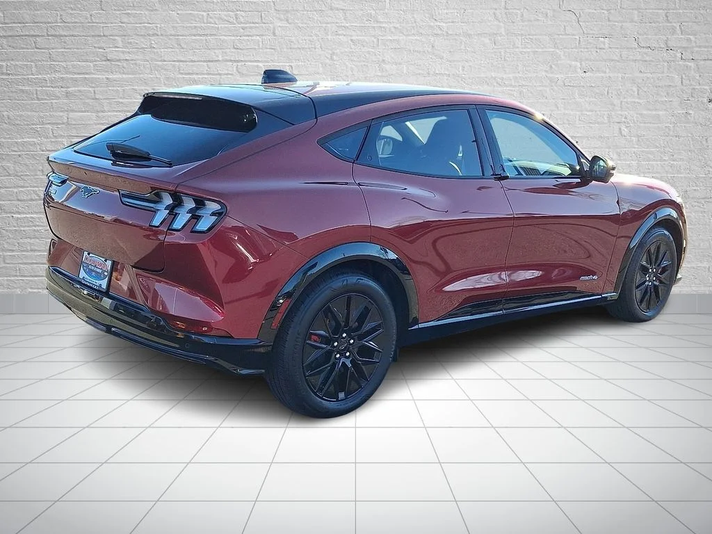New 2025 Molten Magenta Metallic Tinted Clearcoat Ford Premium image 4