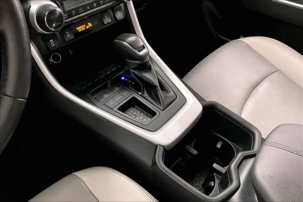 Used 2022 Blue Toyota XLE Premium image 19