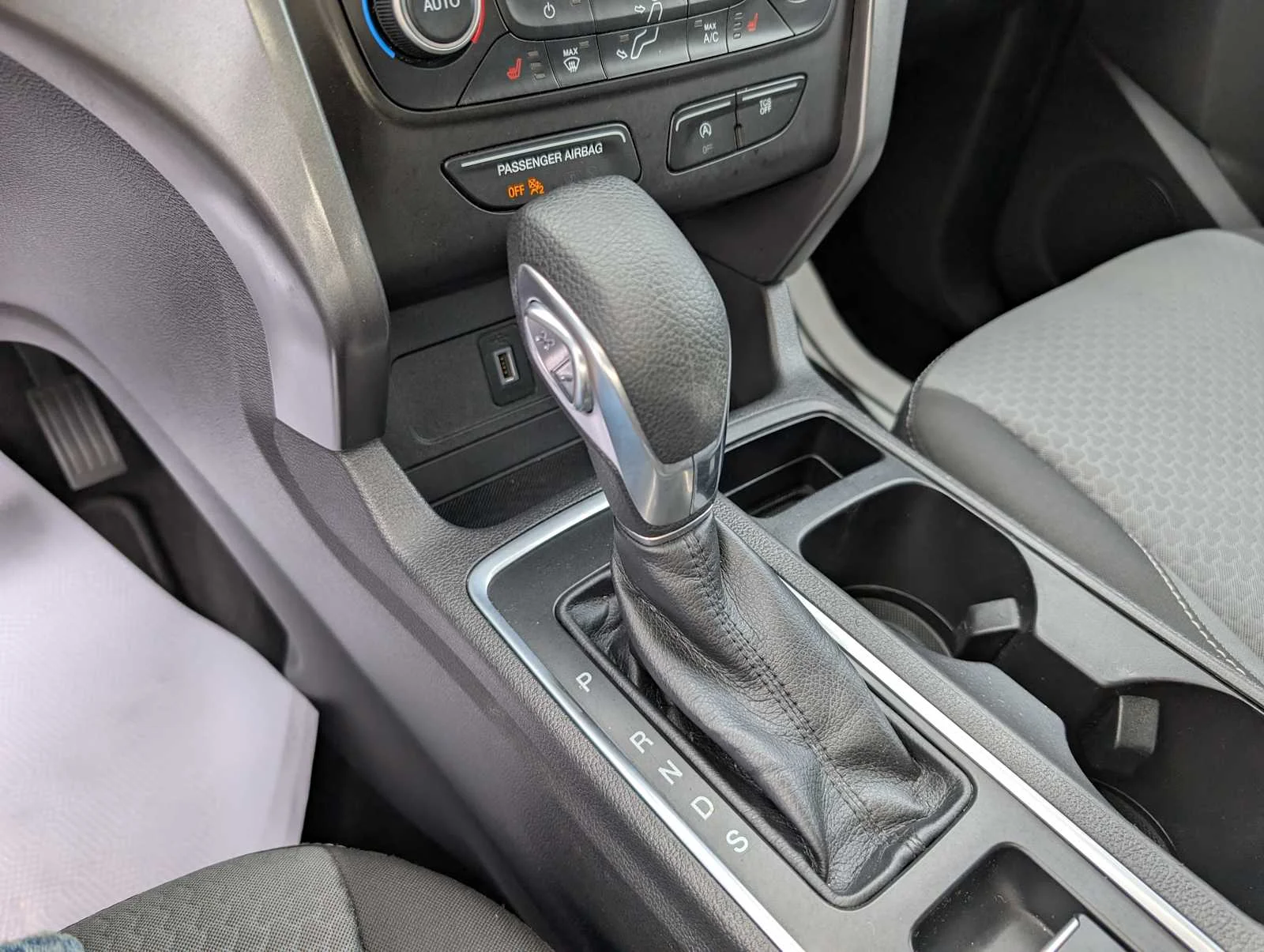 Used 2018 Shadow Black Ford SE image 28