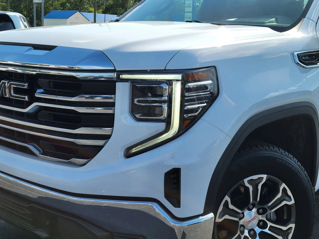 Used 2024 Summit White GMC SLT image 9
