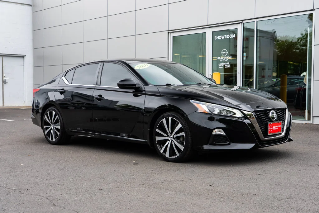 Used 2020 Black Nissan 2.5 SR image 1