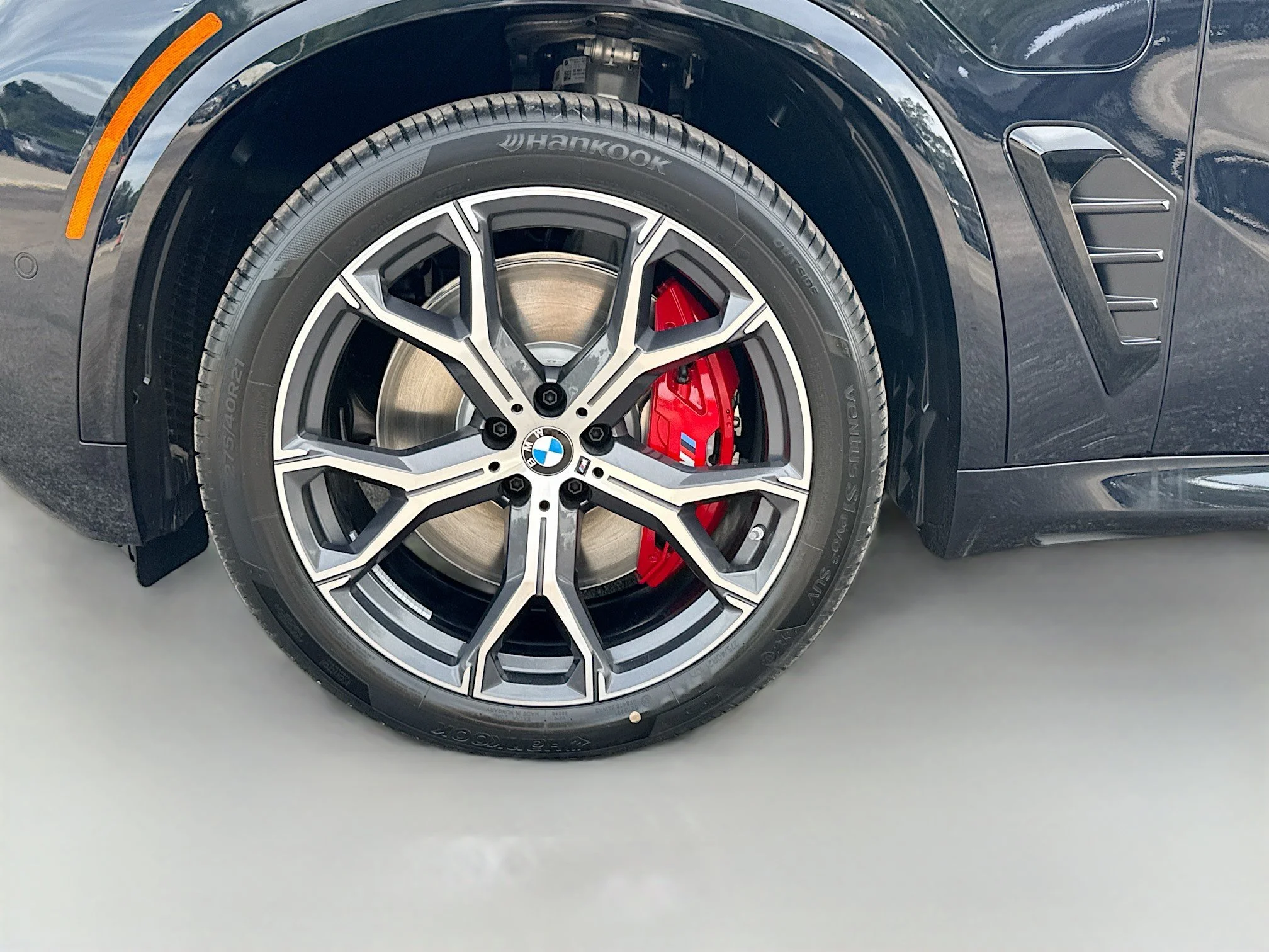 New 2026 Carbon Black Metallic BMW xDrive50e image 42