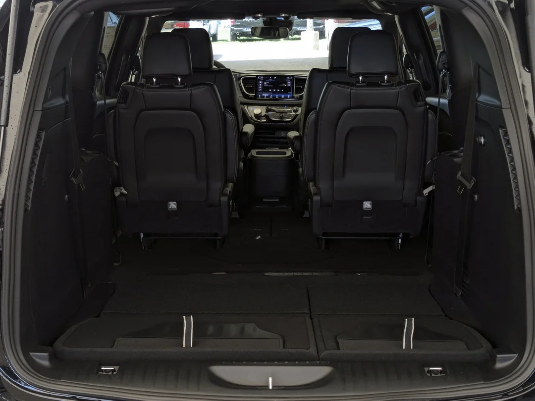 New 2026 Black Chrysler Select - - AWD - Full Sunroof - S Appearance - 360 Camera - Remote Start & More! image 29