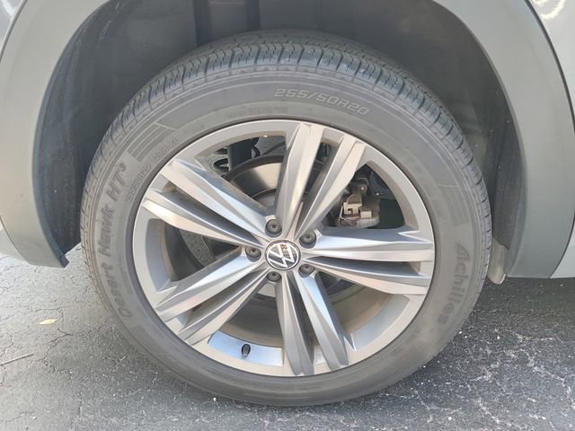 Used 2021 Gray Volkswagen 3.6L V6 SE w/Technology R-Line image 7