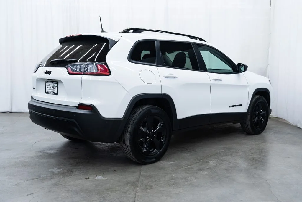 Used 2023 White Jeep Altitude image 6