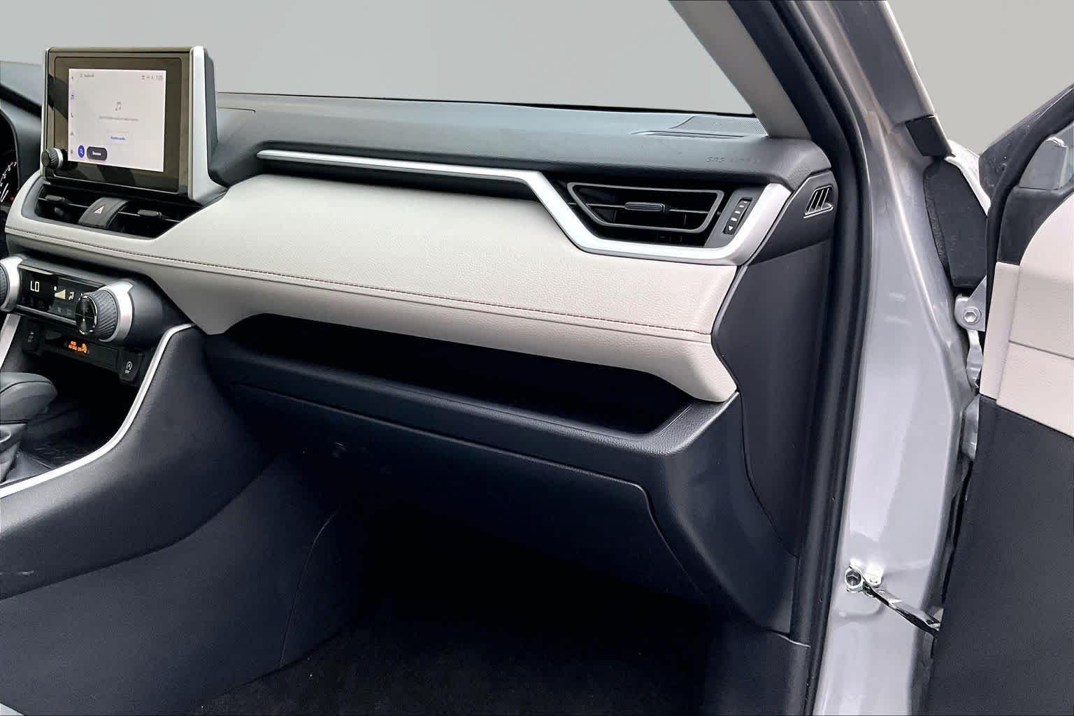 Used 2025 Silver Sky Metallic Toyota XLE image 19