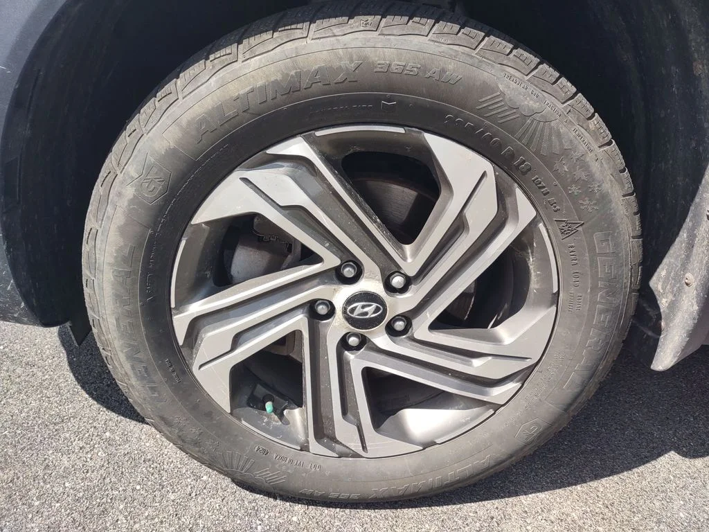 Used 2023 White Hyundai SEL image 10