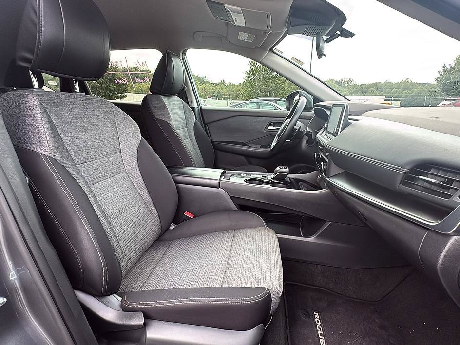 Used 2023 Gun Metallic Nissan SV image 7