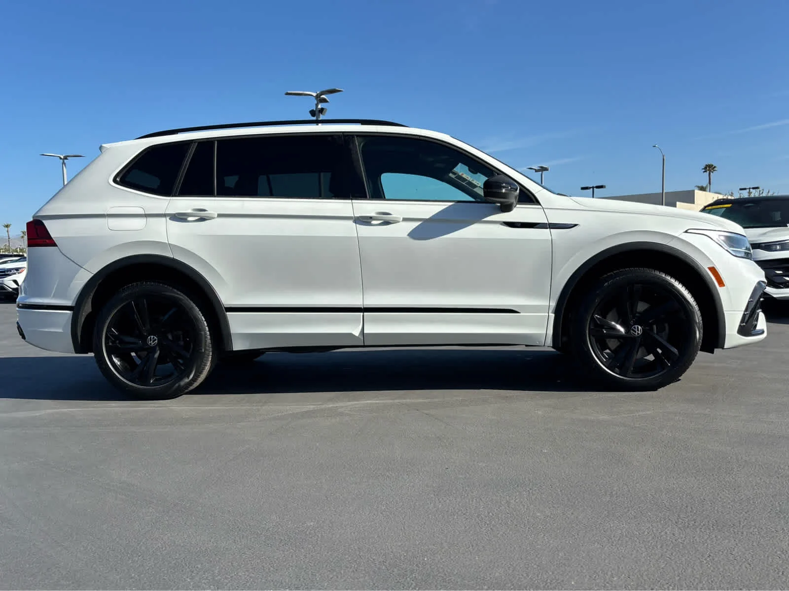 3VVCB7AX8RM054993