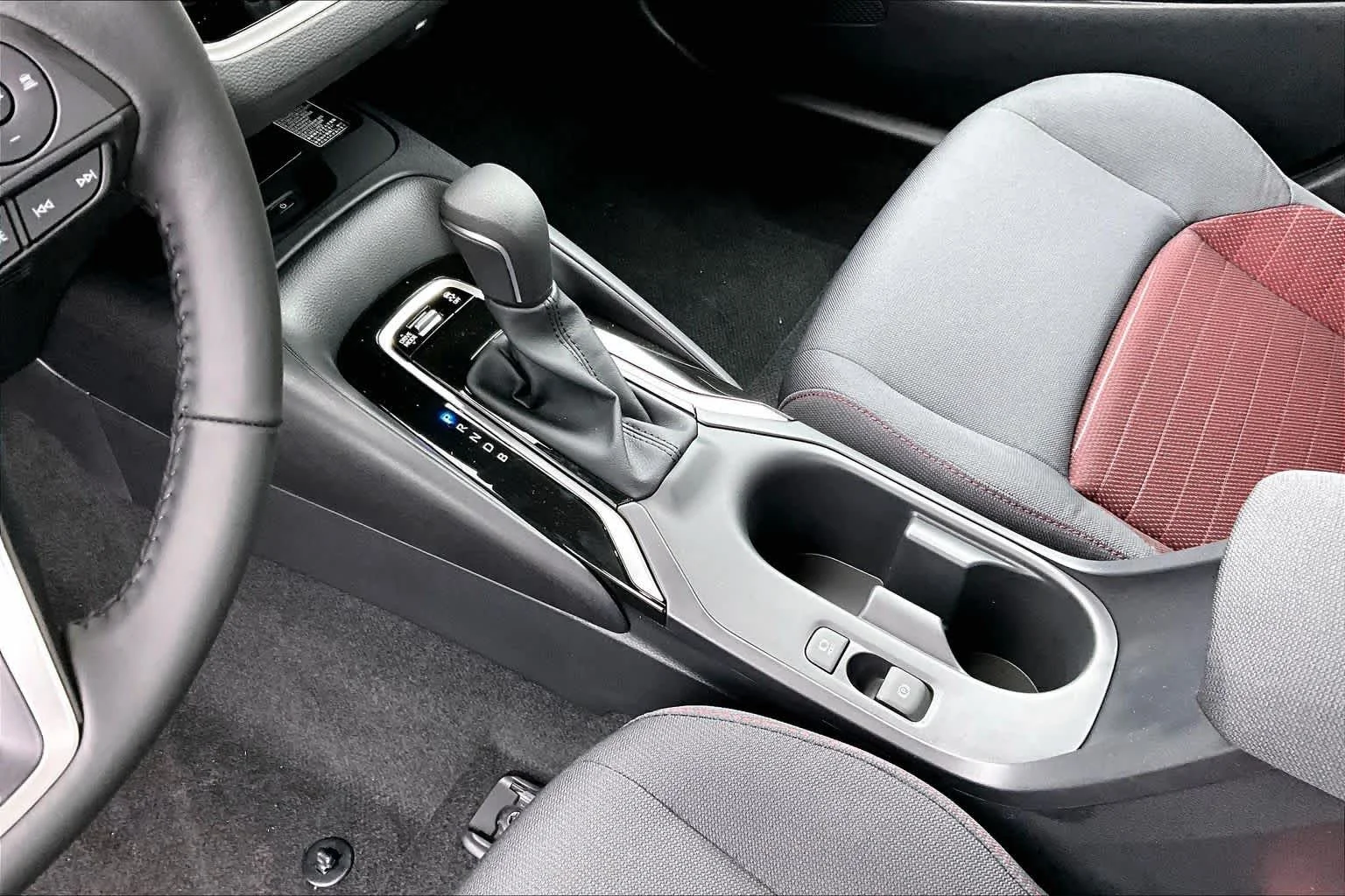 2026 Toyota Corolla SE - Photo 7