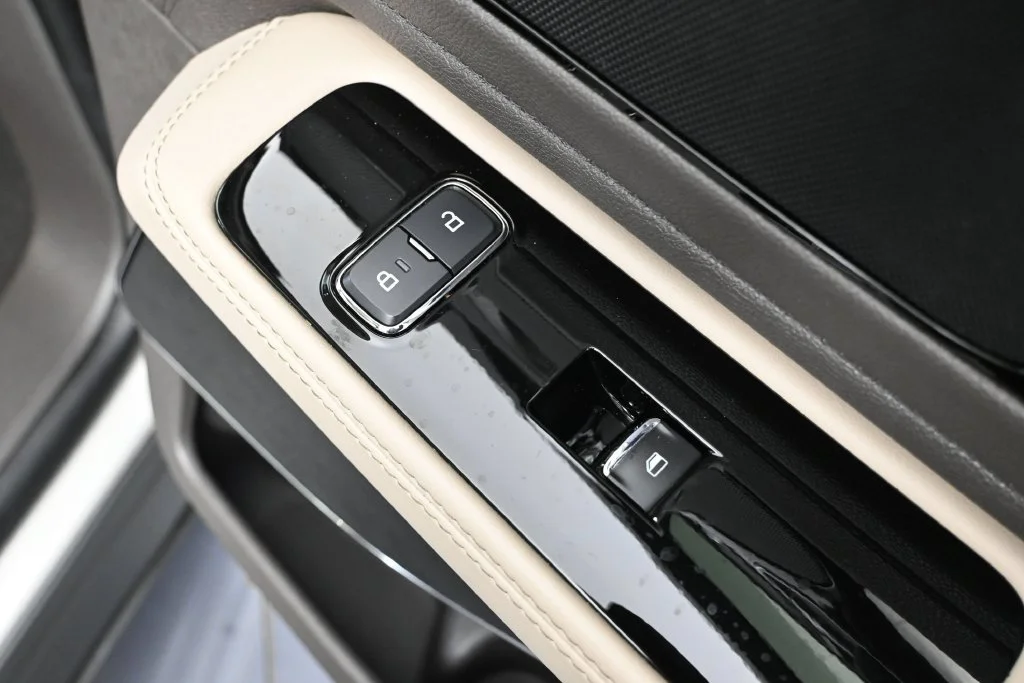 Used 2023 White Lincoln Reserve image 44