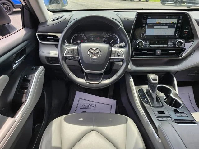 Used 2022 Gray Toyota XLE image 17