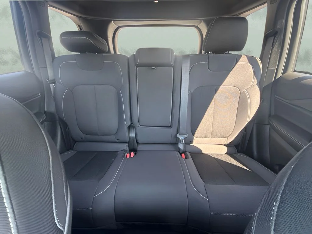 Used 2024 Silver Jeep Laredo image 10
