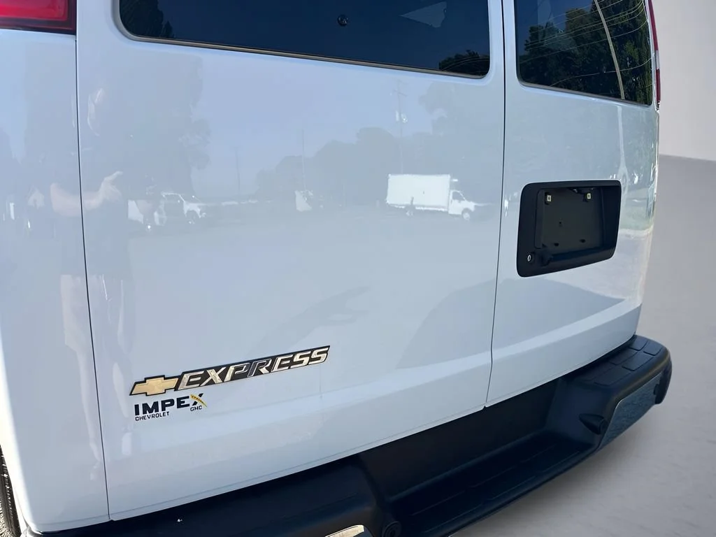 Used 2025 Summit White Chevrolet 1LT image 29