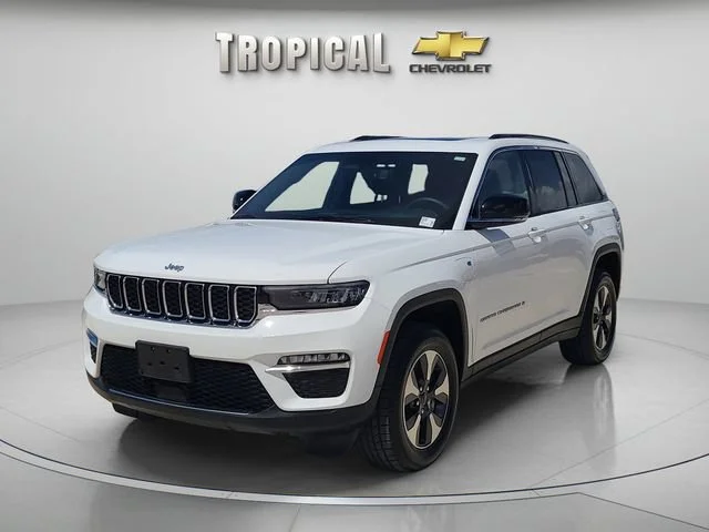 Used 2024 White Jeep LIMI image 1