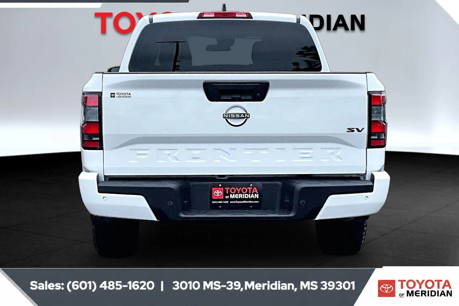 Used 2022 Glacier White Nissan SV image 4