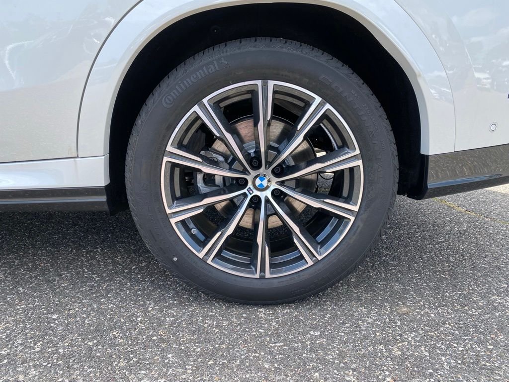 New 2027 Mineral White Metallic BMW xDrive40i image 5