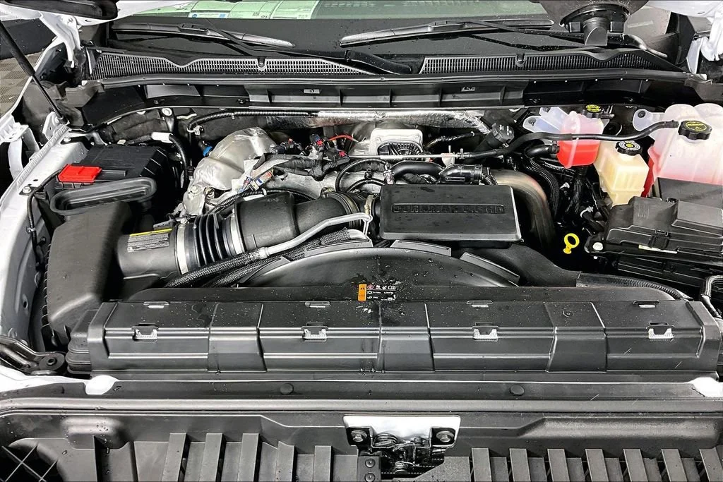 New 2026 Summit White GMC SLE image 2