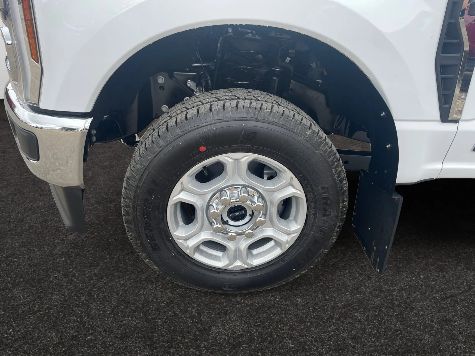 New 2026 Oxford White Ford XLT image 9
