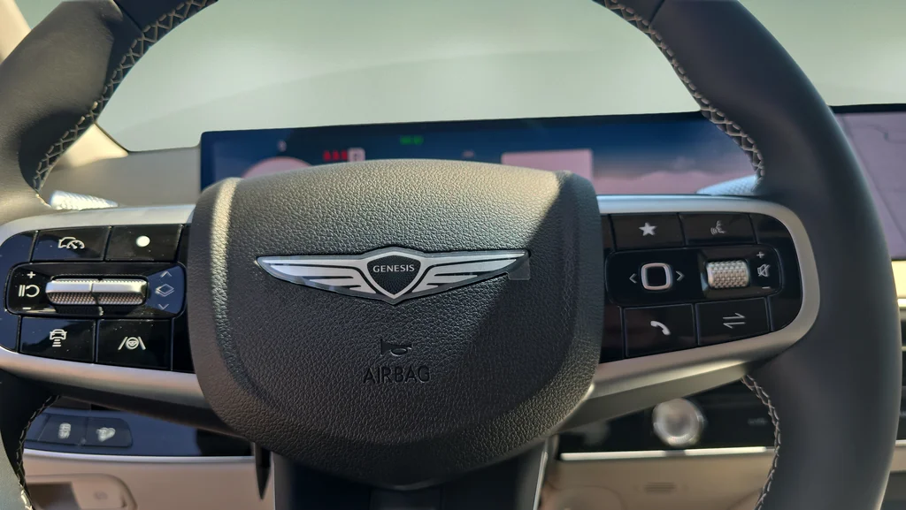 Used 2026 Red Genesis 2.5T Select image 17
