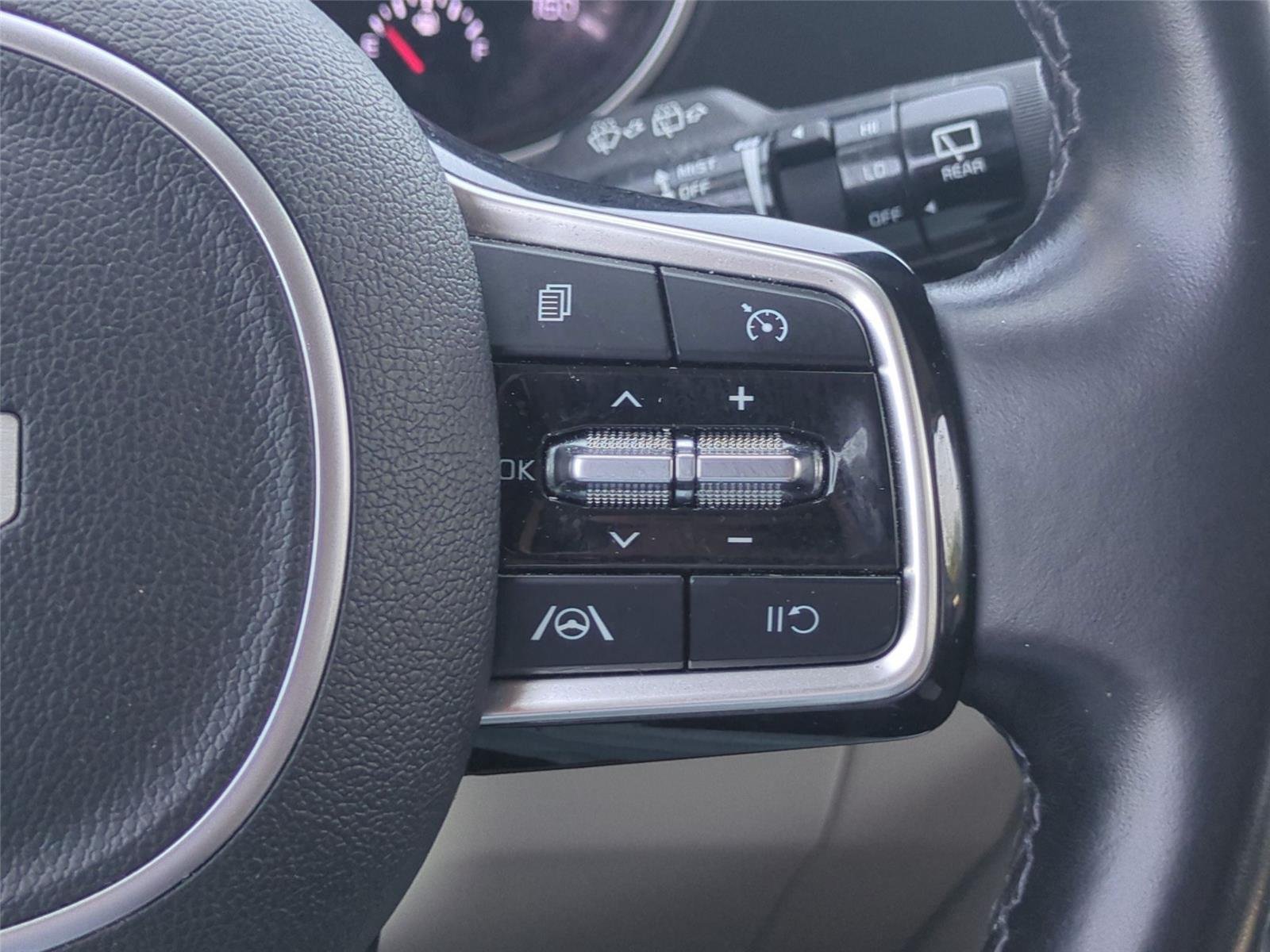 Used 2022 Silky Silver Kia LXS image 21