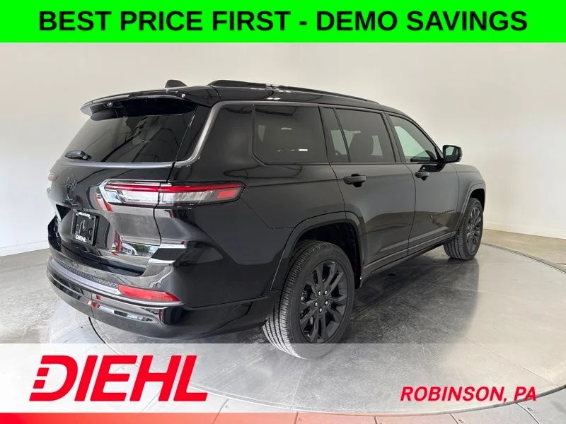 New 2026 Diamond Black Crystal Pearl-Coat Exterior Paint Jeep Limited Reserve image 7
