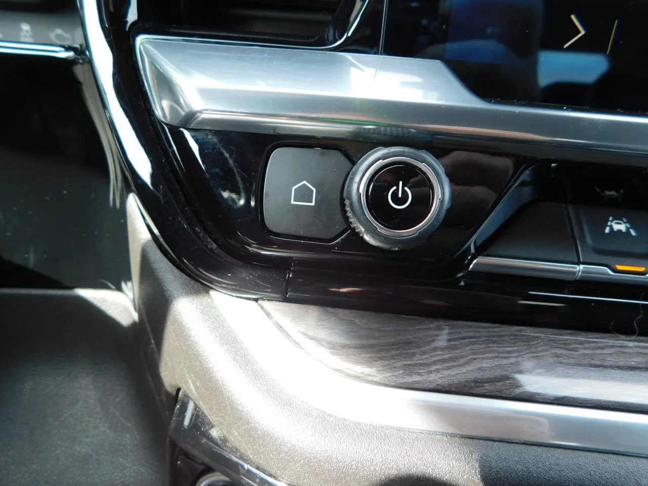 Used 2023 Silver Chevrolet 4WD CREW CAB 147 in LTZ image 44