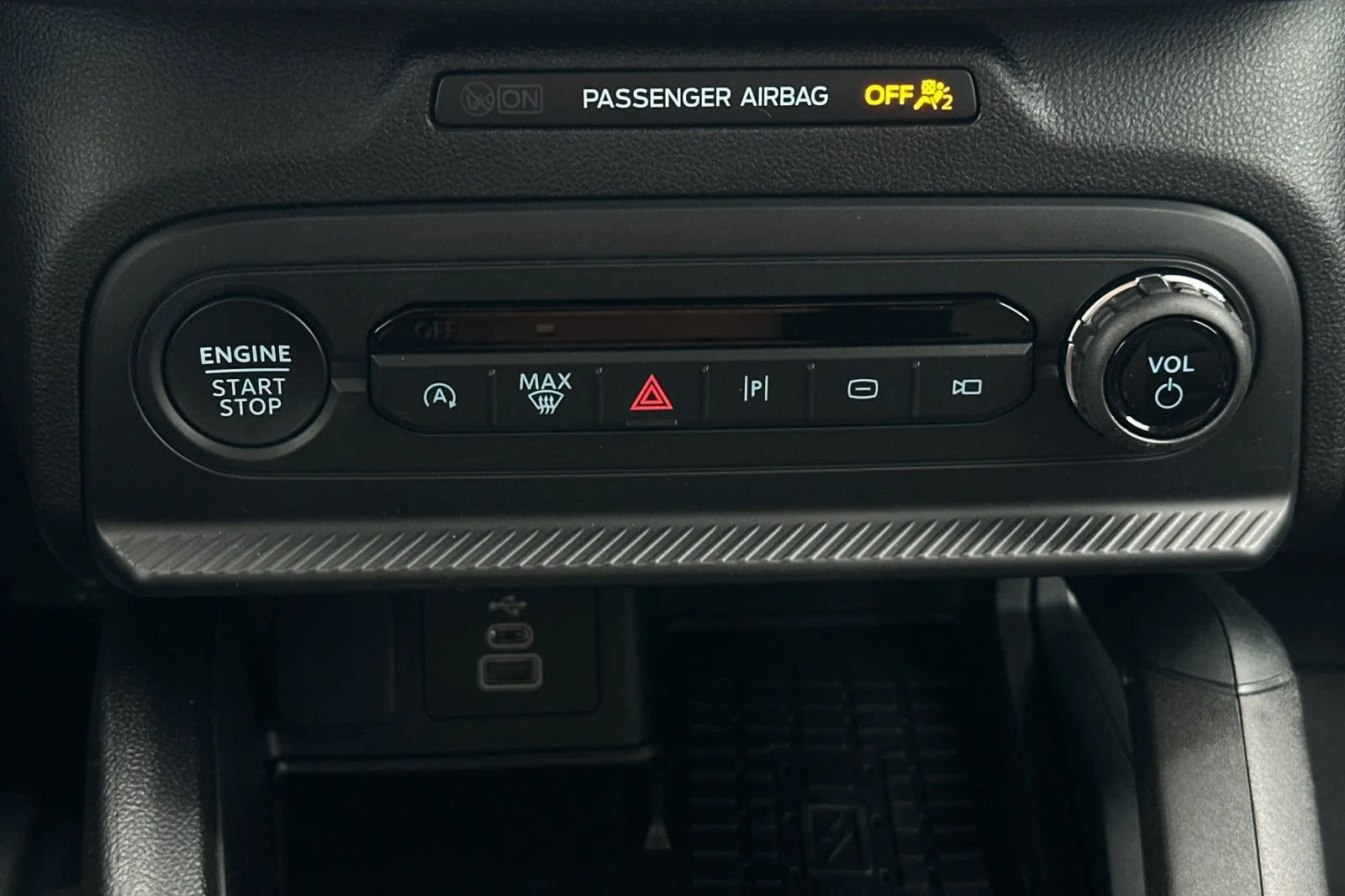 New 2025 Carbonized Gray Metallic Ford Outer Banks® image 20