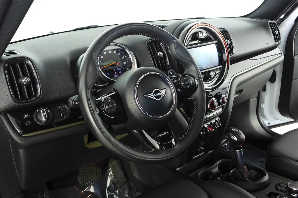 Used 2019 White MINI  image 31