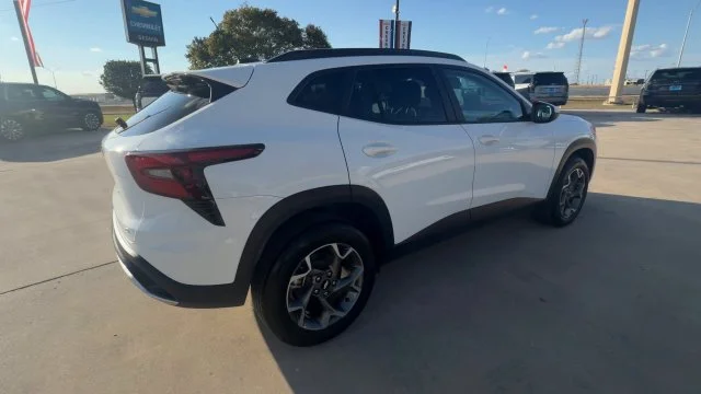 Certified Used 2025 Summit White Chevrolet LT image 8