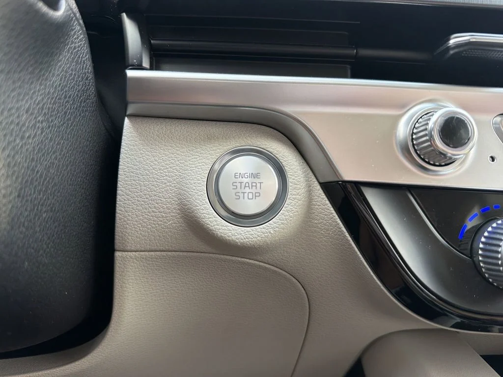 Used 2024 White Kia S image 23