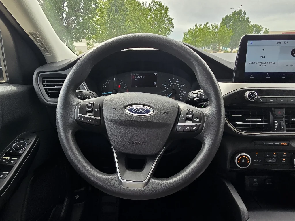 Used 2022 Agate Black Metallic Ford SE image 28