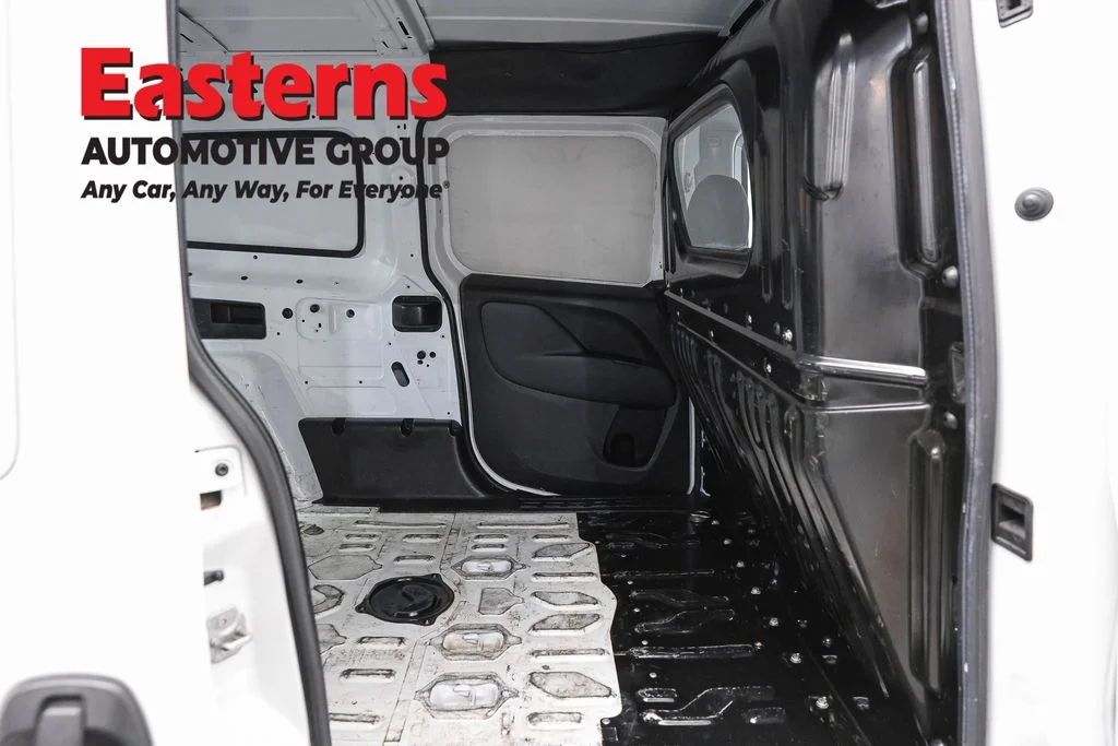 Used 2022 White Ram Base image 21