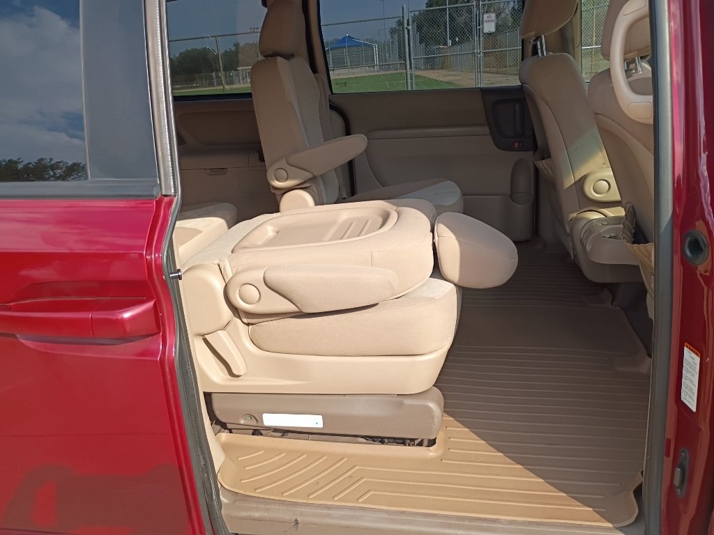 Used 2012 Claret Red Kia LX image 15