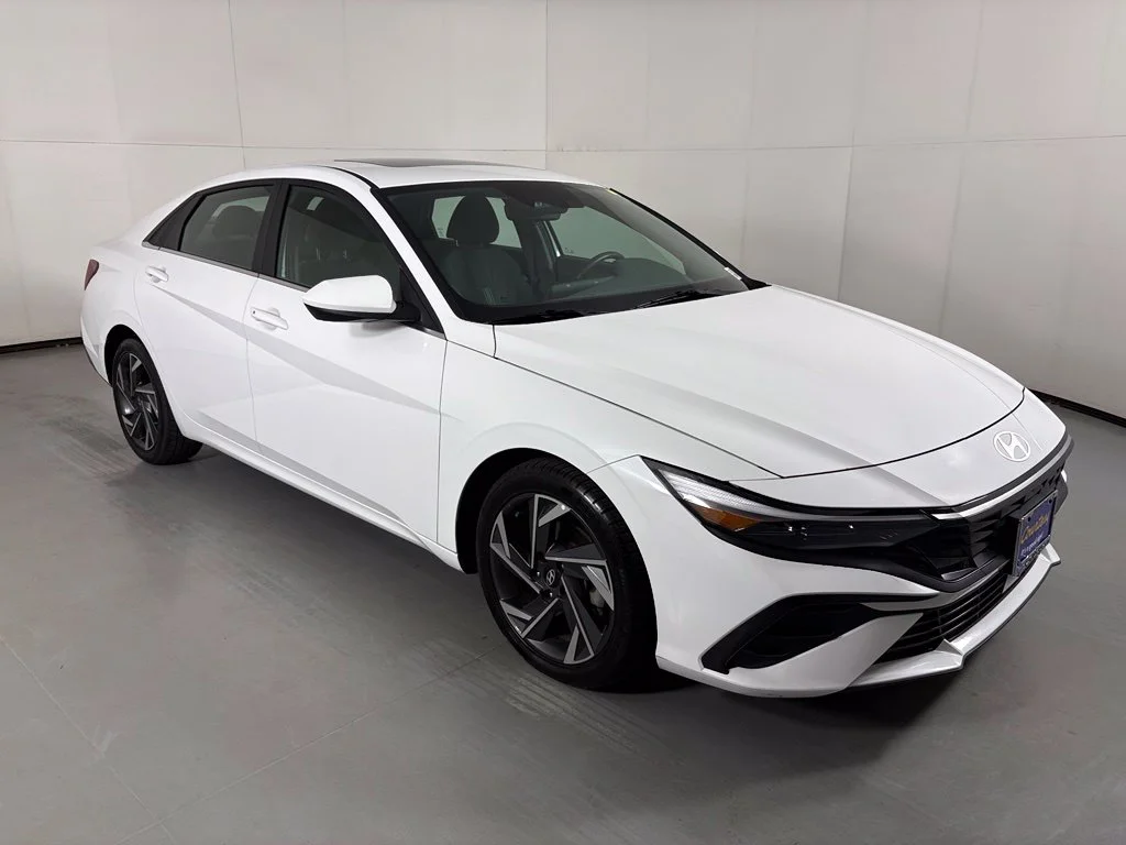 Used 2024 White Hyundai SEL image 2