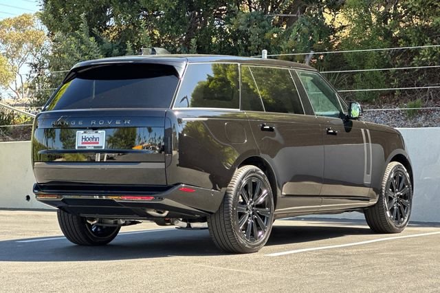 New 2026 Obsidian Black in Gloss Finish Land Rover SE image 5