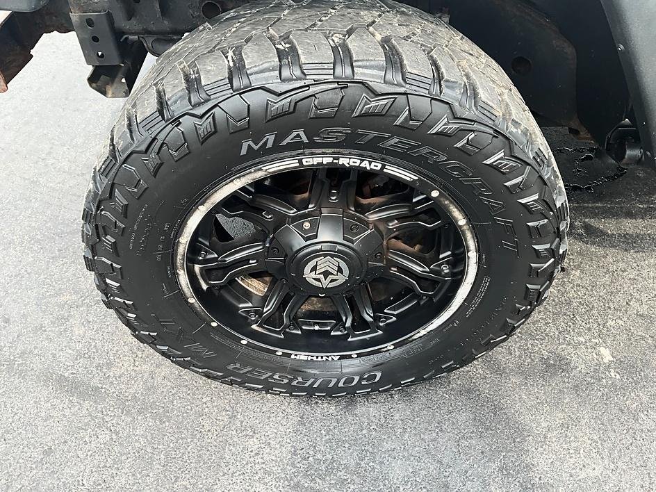Used 2007 Silver Jeep Unlimited X image 9