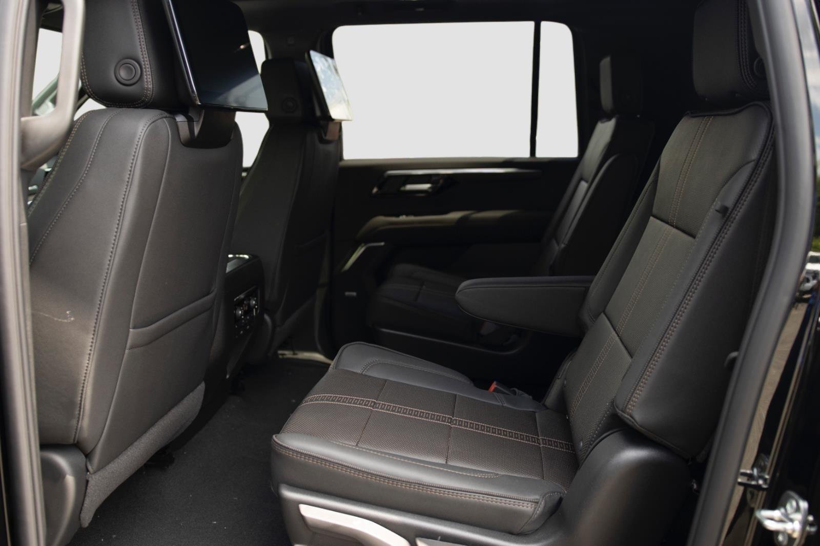 2026 Chevrolet Suburban High Country - Photo 23